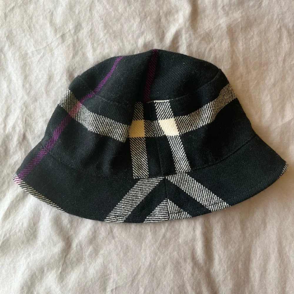 Authentic Burberry Wool Bucket Hat Black White Purple Cozy Warm Classic Pattern - Picture 2 of 7